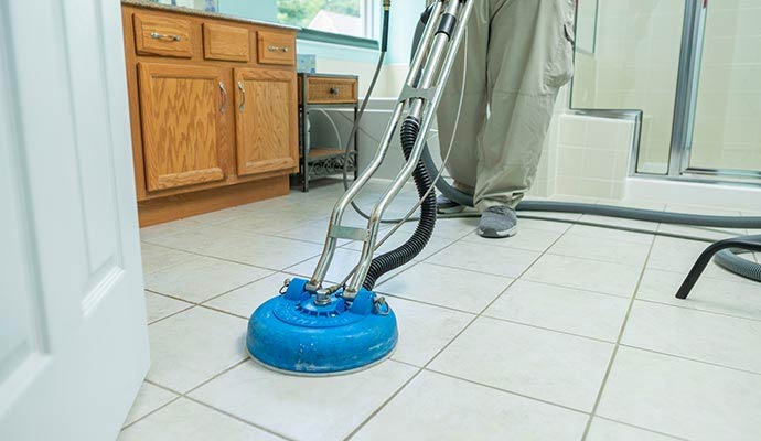 Floor cleaning with equipment